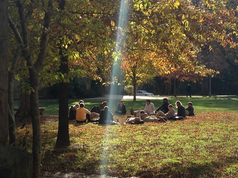 A class gathers in the iconic main quad.  Complementary commons spaces located in the campus core will reinforce the main quad as the heart of campus.